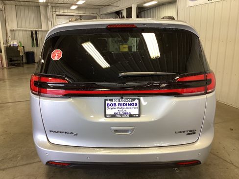 New 2026 Chrysler Pacifica Limited w/ S Appearance Package AWD/4WD image 4