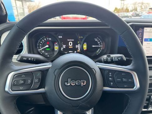 Used 2025 Jeep Wrangler Sahara w/ Safety Group image 21