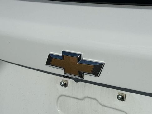 Used 2026 Chevrolet Equinox LT FWD image 9