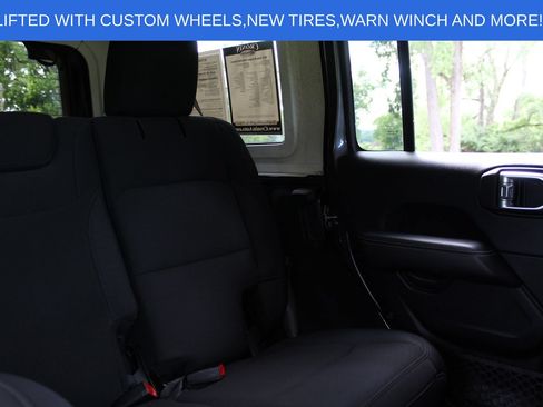 Used 2019 Jeep Wrangler Unlimited Sahara w/ Cold Weather Group AWD/4WD image 14