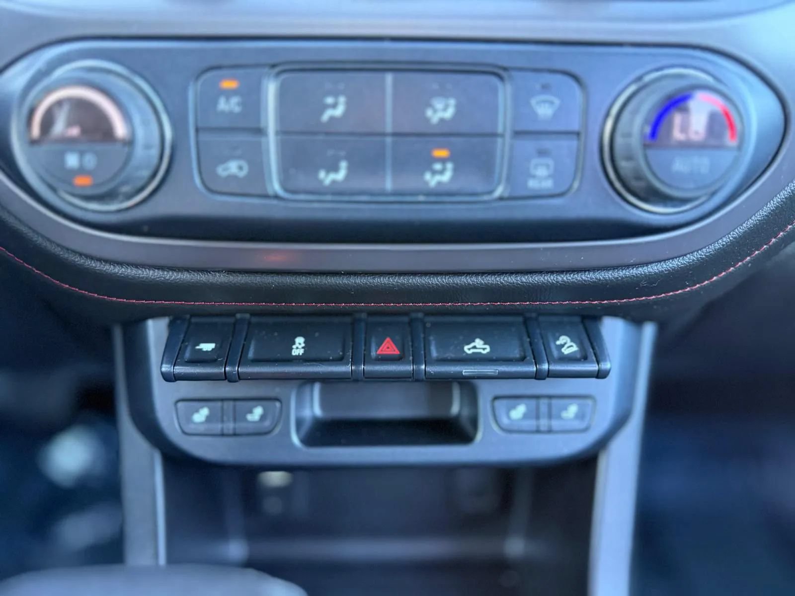 Used 2018 GMC Canyon All Terrain w/ Trailering Package AWD/4WD image 25
