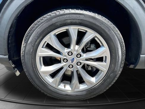 Used 2023 Ford Explorer XLT w/ Equipment Group 202A AWD/4WD image 14