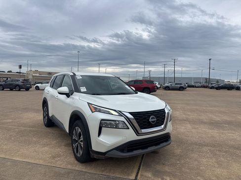Certified 2023 Nissan Rogue SV FWD image 1