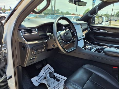 Used 2023 Jeep Grand Wagoneer 4WD image 23