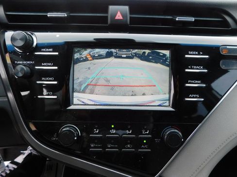 Used 2018 Toyota Camry LE image 27