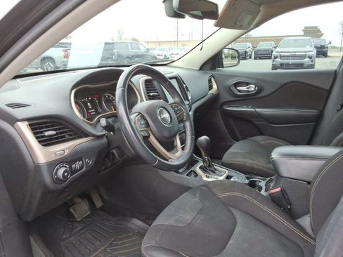 Used 2016 Jeep Cherokee Latitude w/ Comfort/Convenience Group image 12