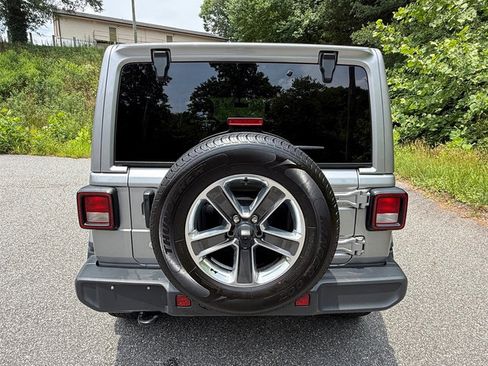 Used 2018 Jeep Wrangler Unlimited Sahara AWD/4WD image 7