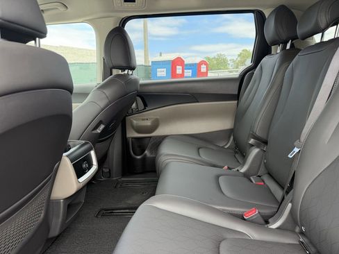 New 2026 Kia Carnival LXS FWD image 15