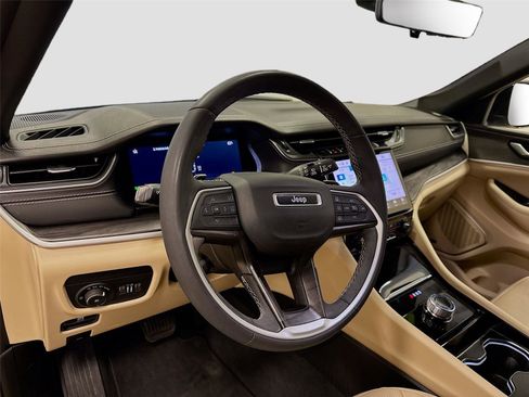 Used 2023 Jeep Grand Cherokee L Limited w/ Luxury Tech Group II image 9