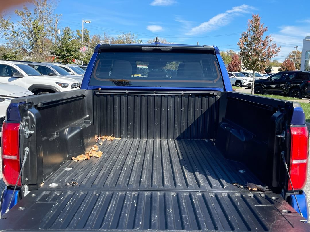 Certified 2024 Toyota Tacoma SR5 AWD/4WD image 17