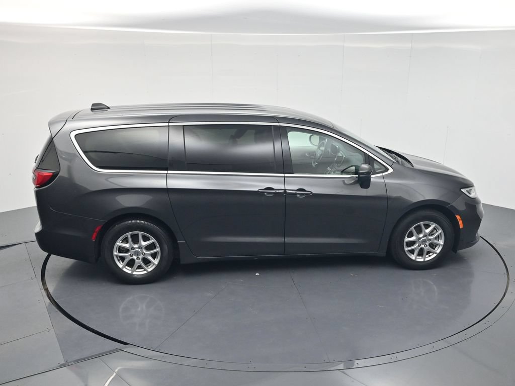 Used 2023 Chrysler Pacifica Touring-L FWD image 35