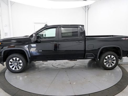 Used 2024 Chevrolet Silverado 2500 Custom w/ Custom Value Package AWD/4WD image 4