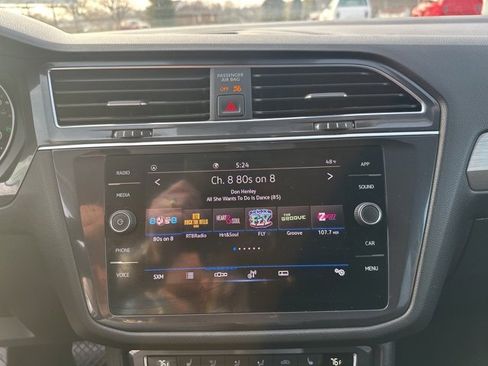 Used 2021 Volkswagen Tiguan SE image 14