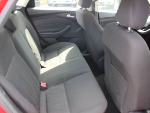 Used 2017 Ford Focus SE w/ Cold Weather Package FWD image 21