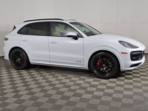 Used 2022 Porsche Cayenne GTS image 17