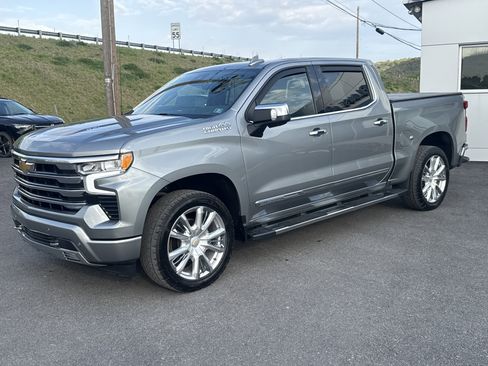 Used 2023 Chevrolet Silverado 1500 High Country w/ High Country Premium Package AWD/4WD image 7