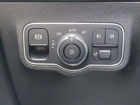 Used 2020 Mercedes-Benz GLB 250 4MATIC image 28