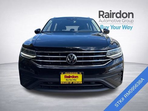 Used 2024 Volkswagen Tiguan SE FWD image 2