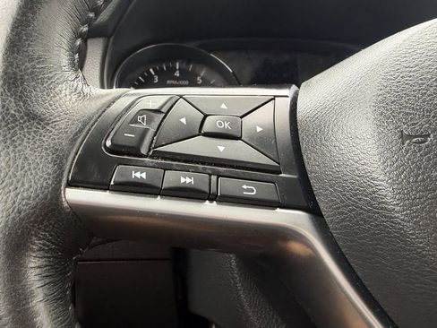 Used 2018 Nissan Rogue SL w/ Premium Package FWD image 28