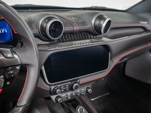 Used 2019 Ferrari Portofino RWD image 49