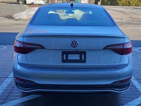 Certified 2023 Volkswagen Jetta SE w/ Panoramic Sunroof Package image 25