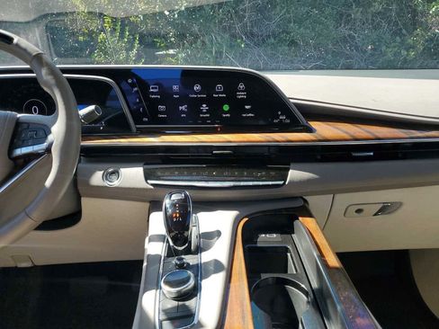 Used 2024 Cadillac Escalade Sport Platinum w/ LPO, ONYX Package AWD/4WD image 16