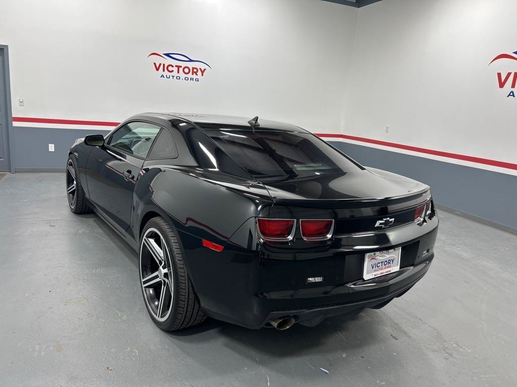 Used 2013 Chevrolet Camaro SS w/ Silver Rally Stripe Package RWD image 4