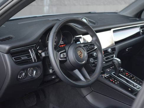 Certified 2026 Porsche Macan image 4