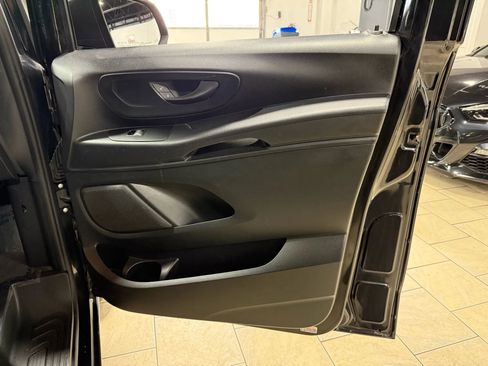 Used 2018 Mercedes-Benz Metris Passenger image 27