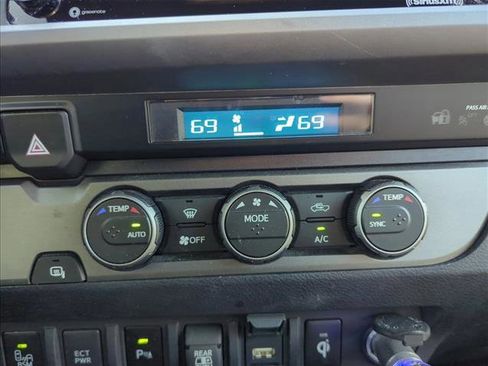 Used 2022 Toyota Tacoma TRD Sport w/ Technology Package image 20