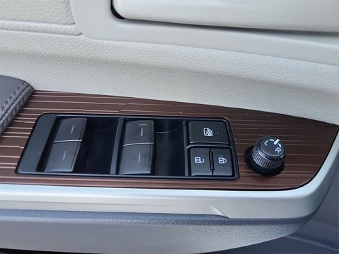 Used 2023 Toyota Sienna LE image 11