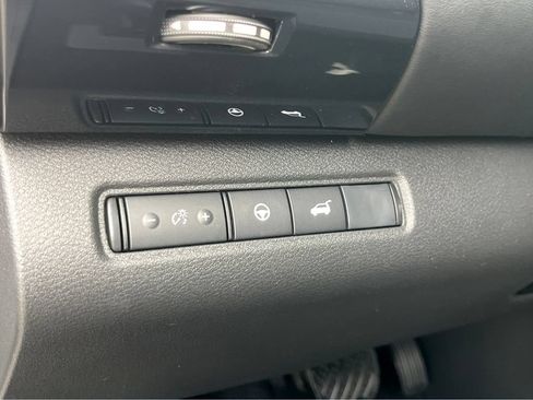 Certified 2025 Nissan Pathfinder SV w/ SV Premium Package FWD image 25