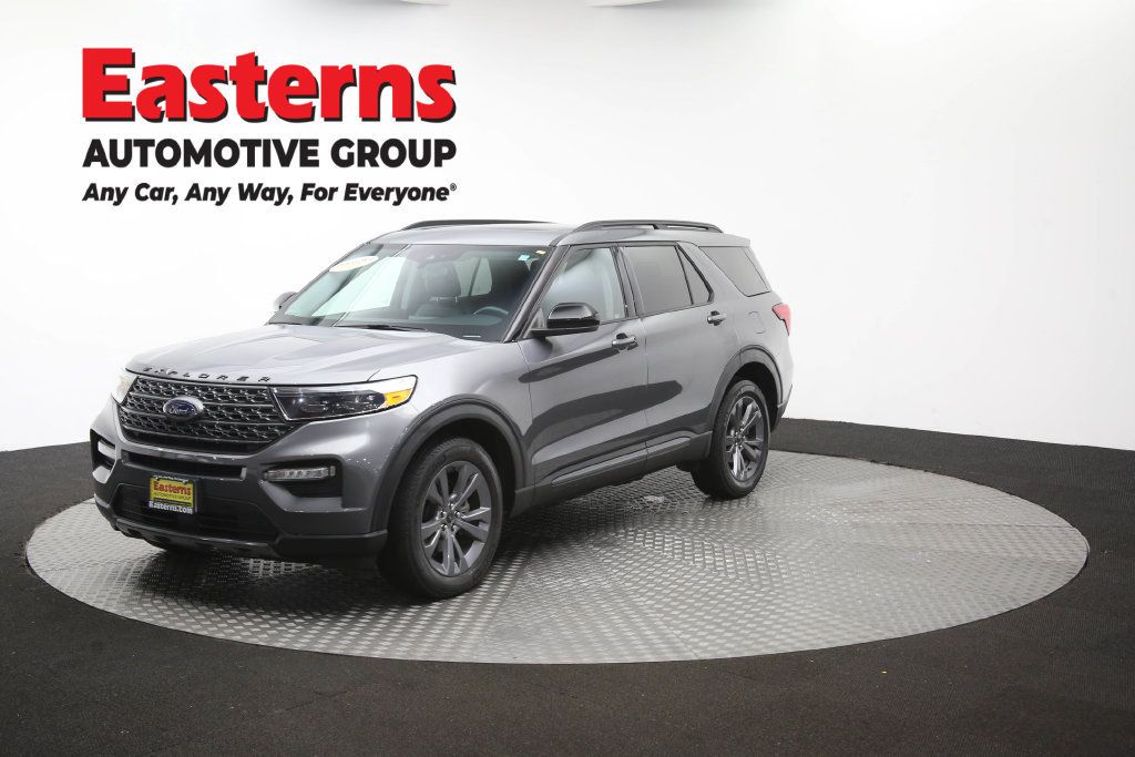 Used 2022 Ford Explorer XLT w/ Equipment Group 202A AWD/4WD image 60