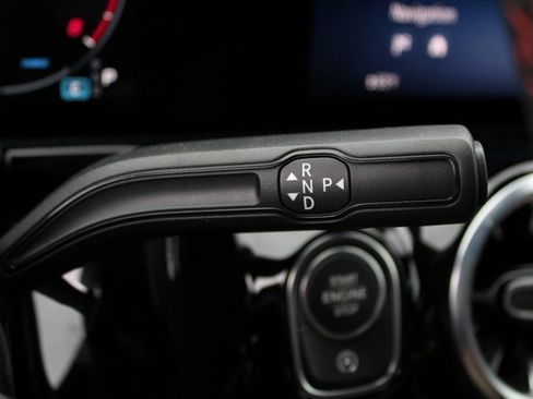 Used 2025 Mercedes-Benz GLA 250 4MATIC image 22