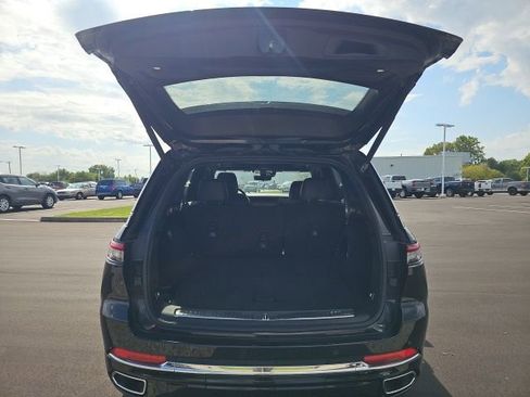 Used 2023 Jeep Grand Cherokee Overland w/ Luxury Tech Group IV image 10