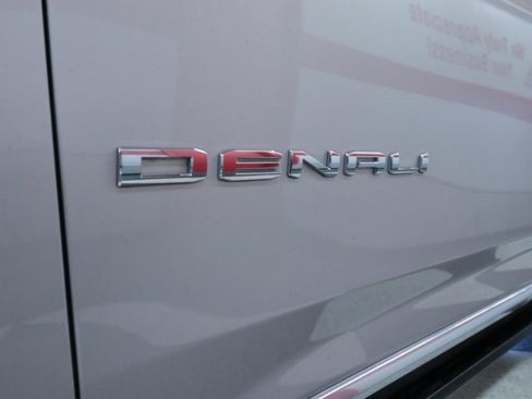 Used 2022 GMC Yukon Denali w/ Denali Premium Package image 41