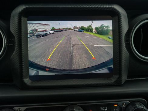 Used 2022 Jeep Wrangler Unlimited Sahara w/ LED Lighting Group AWD/4WD image 19
