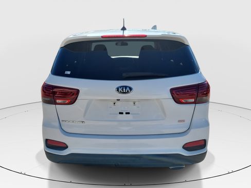 Used 2019 Kia Sorento LX image 4