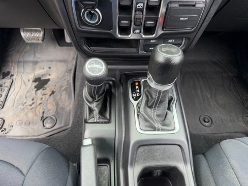 Used 2021 Jeep Wrangler Unlimited Sahara AWD/4WD image 27