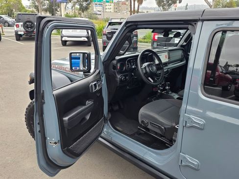 Used 2025 Jeep Wrangler Unlimited Rubicon image 45