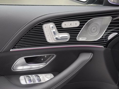 Used 2025 Mercedes-Benz GLS 450 4MATIC image 23