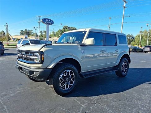 New 2025 Ford Bronco Outer Banks image 3