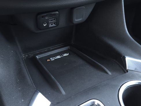 Used 2023 Chevrolet Traverse Premier image 17