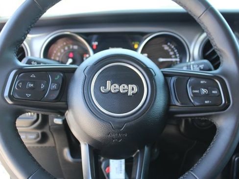 Used 2023 Jeep Wrangler Unlimited AWD/4WD image 18
