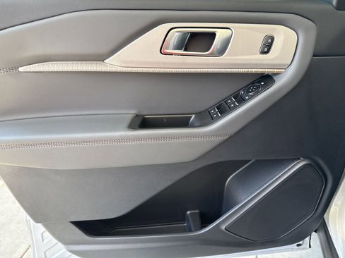 New 2025 Ford Explorer Active image 22