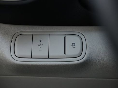 Used 2024 Hyundai Venue SEL image 18