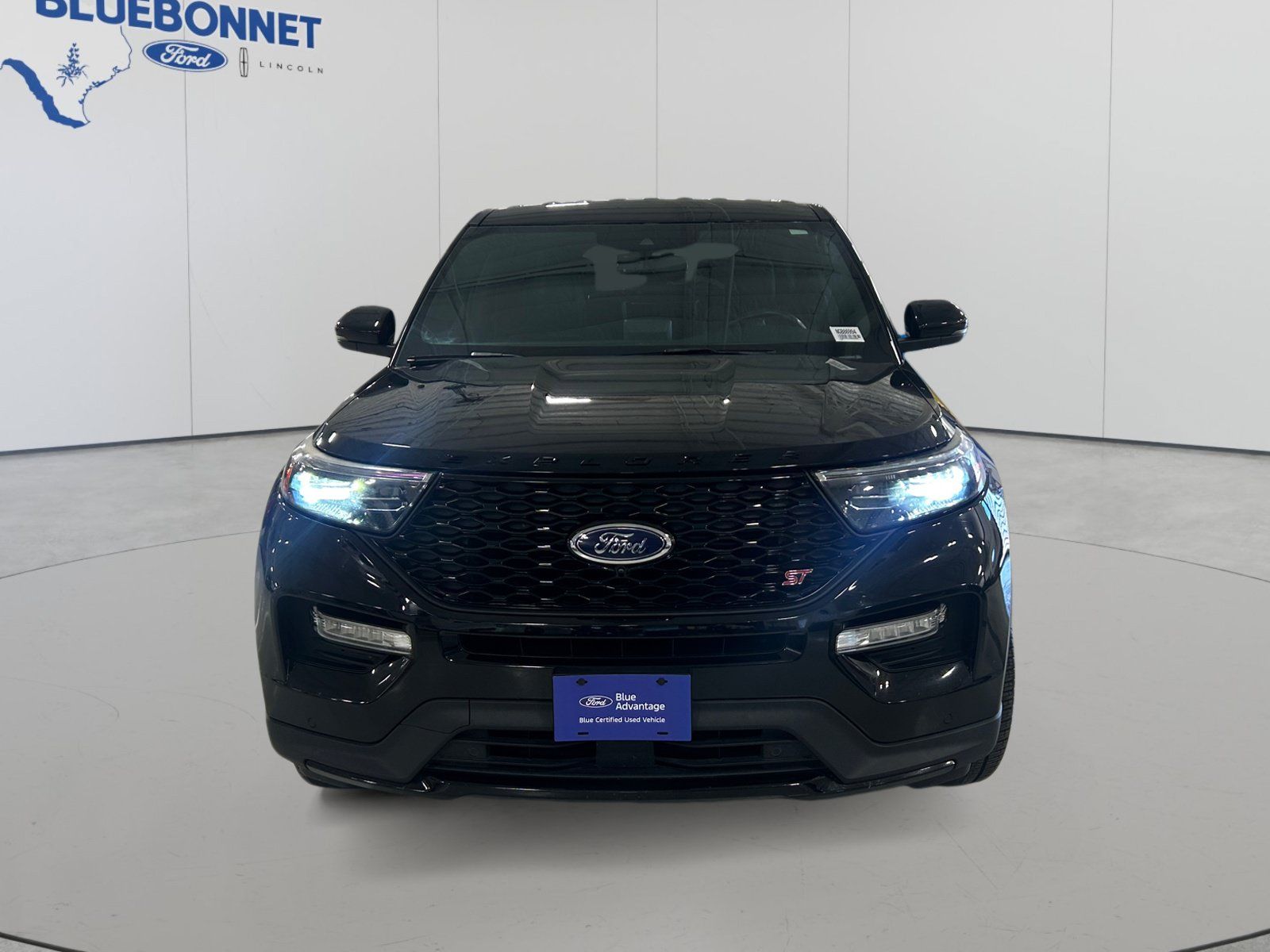 Used 2022 Ford Explorer ST w/ Equipment Group 401A AWD/4WD image 2