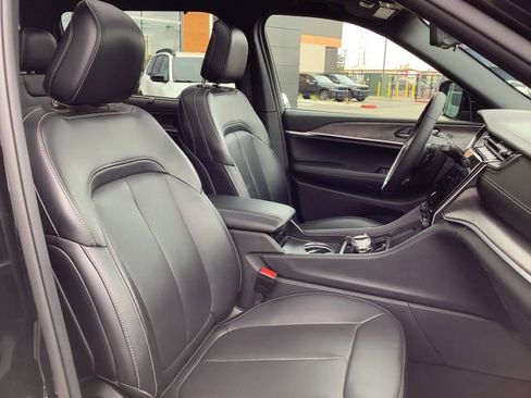 Used 2024 Jeep Grand Cherokee L Limited w/ Luxury Tech Group II image 43