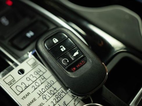 Used 2024 Honda Pilot Touring image 25