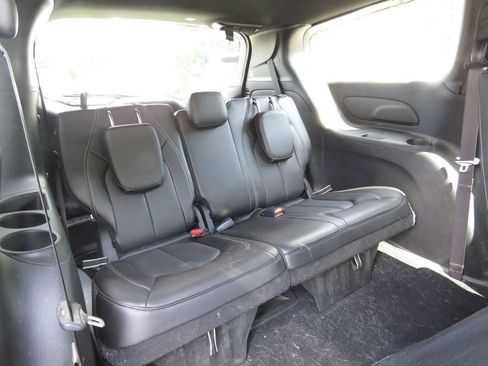 Used 2023 Chrysler Pacifica Touring-L w/ S Appearance Package FWD image 16